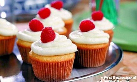 Cupcake Recipes: Raspberry Cupcakes with Cream Cheese Frosting