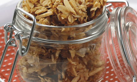 Recipe: Homemade Granola – Coconut Almond Crunch Snack Mix