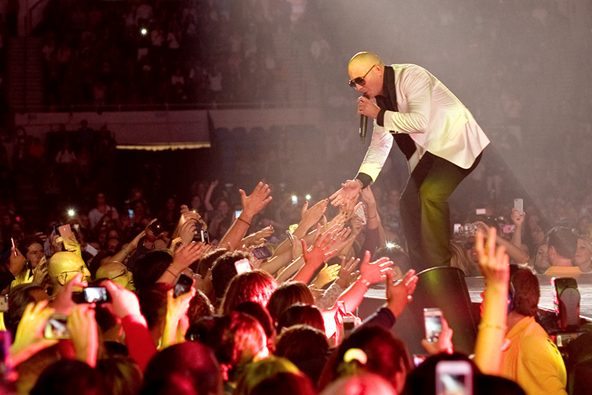 Iglesias Pitbull Tour: Cricket Wireless Gives Fans Something to Smile About #STSA #sponsored #MC
