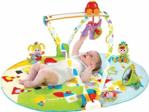 This award-winning activity gym is the brainchild of Yookidoo. Packed with more than 20 developmental activities, the main feature is a patented motorized Magic Motion Track™ that drives back and forth across the mat, keeping babies attention and promoting eye-tracking skills. This baby gym will last parents a long time, keeping little ones entertained through all three stages of developmental play: Lay & Play, Tummy Time and Sit & Play.