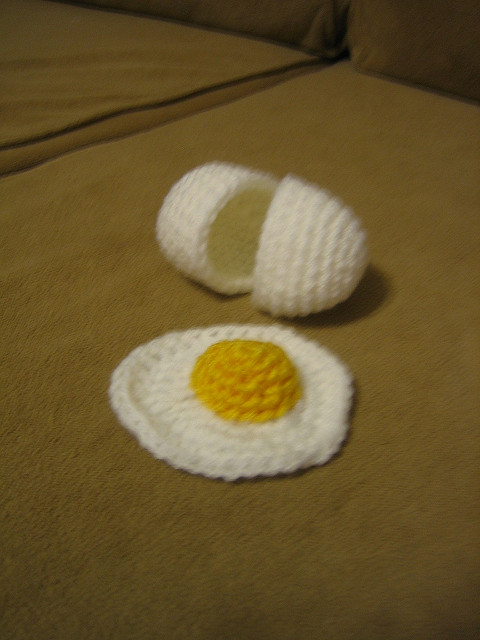 Yummi Gurumi Over 60 Gourmet Crochet Treats to Make - Pattern Egg Shell (cracked open) and fried egg, sunny side up
