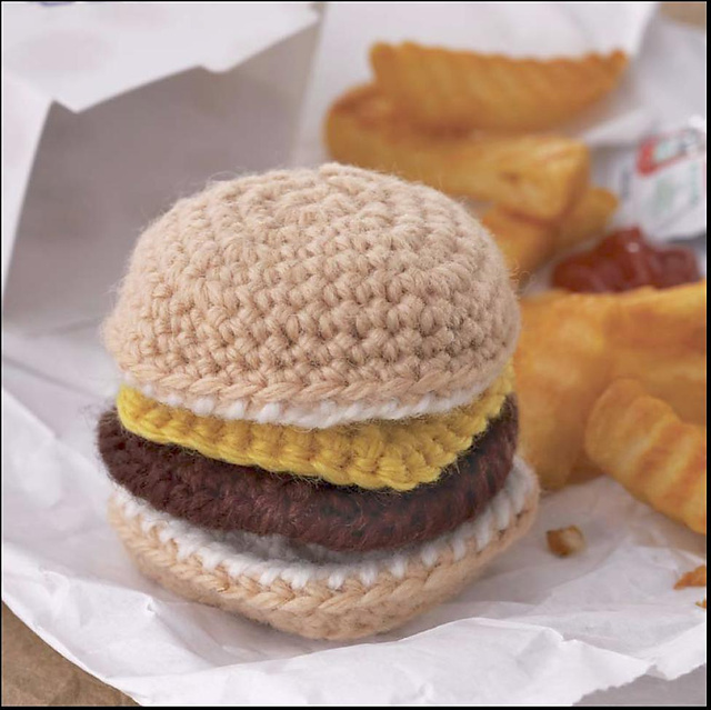 Yummi Gurumi Over 60 Gourmet Crochet Treats to Make - Pattern Mini Cheeseburger - burger slider